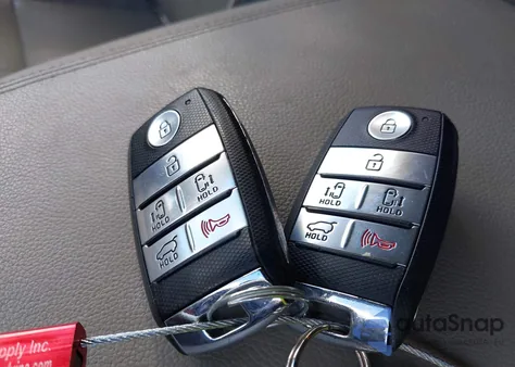 2017 Kia Sedona Lx z USA, uszkodzony, nr VIN KNDMB5C16H6265656